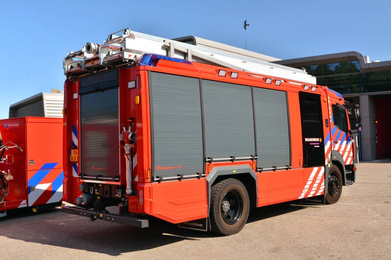 Kenteken: 06-BLK-8 Roepnummer: 10-4431 Type voertuig: TS7 LD3000 HD250 T2000 Merk &amp; Type: Mercedes Benz 1530F38[Atego] Opbouw: Rosenbauer Bouwjaar: 2018 In dienst: 2018 Uit dienst: