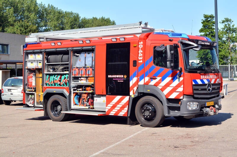 Kenteken: 06-BLK-8 Roepnummer: 10-4431 Type voertuig: TS7 LD3000 HD250 T2000 Merk &amp; Type: Mercedes Benz 1530F38[Atego] Opbouw: Rosenbauer Bouwjaar: 2018 In dienst: 2018 Uit dienst: