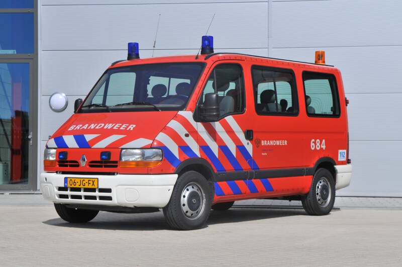 Kenteken: 06-JG-FX Roepnummer: 684 Type voertuig: DB Merk &amp; Type: Renault T31-Master Minibus 2,5DCi Opbouw: Bouwjaar: 2002 In dienst: 2002 Uit dienst: 2013. Naar brandweer Bergen  (Lb)