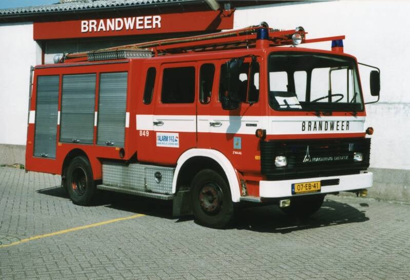 Kenteken: 07-EB-41 Roepnummer: 849 Type voertuig: TS10 LD2400 HD230 T1000 Merk &amp; Type: Magirus Deutz 130M9FL Opbouw: Motorkracht / Magirus Bouwjaar: 1978 In dienst: 1978 Uit dienst: 2003