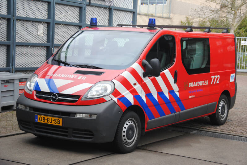Kenteken: 08-BJ-SB Roepnummer: 772 Type voertuig: PM6 Merk &amp; Type: Opel Vivaro 1,9Di-2,9T Crewcab Opbouw: Bouwjaar: 2003 In dienst: 2003 Uit dienst: 201. Standplaats: Leiden - Noord