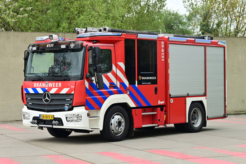 Kenteken: 08-BVD-8 Roepnummer: 09-8131 Type voertuig: TS6 LD3200 T1500 Merk &amp; Type: Mercedes Benz 1527F36[Atego] Opbouw: Ziegler Brandweertechniek Bouwjaar: 2023 In dienst: 2023 Uit dienst: Standplaats: Leidsche Rijn