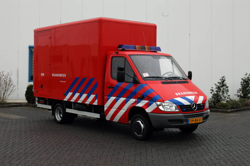 Kenteken: 09-BN-XF Roepnummer: 898 > 15-2283 > 15-9901 Type voertuig: GM2 (AB) Merk &amp; Type: Mercedes Benz 411CDi35 Opbouw: dHollandia Bouwjaar: 2004 In dienst: 2004 Uit dienst: 2017