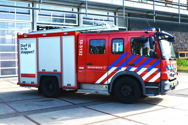 Kenteken: 09-BDJ-3 Roepnummer: (693) 13-5132 Type voertuig: TS7 LD3250 HD250 T1500 Merk &amp; Type: Mercedes Benz 1529F33[Atego] Opbouw: Gemco-Godiva Bouwjaar: 2013 In dienst: 2015 Uit dienst: 2021. Afkomstig van Aalsmeer 