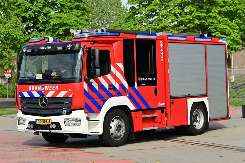 Kenteken: 09-BPB-3 Roepnummer: 09-4731 Type voertuig: TS7 LD3200 T1500 Merk &amp; Type: Mercedes Benz 1527F36[Atego] Opbouw: Ziegler Brandweertechniek Bouwjaar: 2019 In dienst: 2019 Uit dienst: