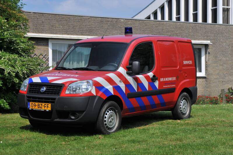 Kenteken: 09-BZ-FF Roepnummer: SERVICE Type voertuig: DA Merk &amp; Type: Fiat Doblo-Cargo 1,3JTD Opbouw: Bouwjaar: 2006 In dienst: 2006 Uit dienst: 2014 Standplaats: Rozenburg