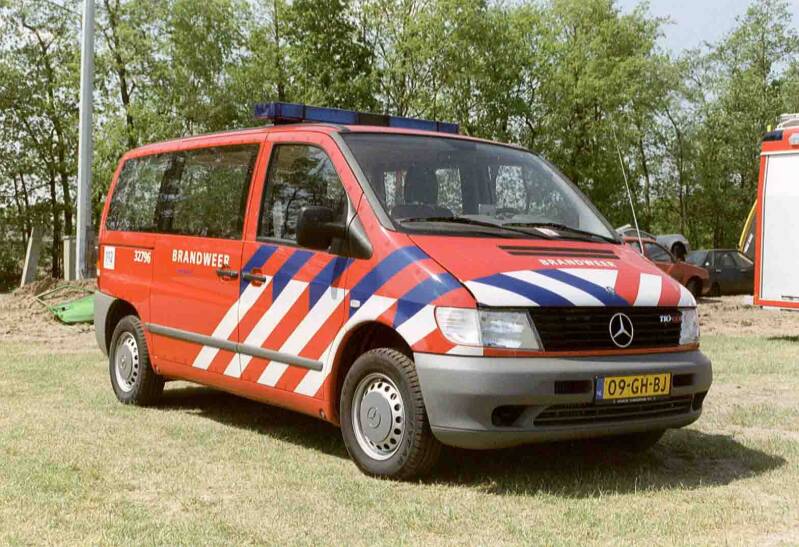 Kenteken: 09-GH-BJ Roepnummer: 796 > 25.315 Type voertuig: DB Merk &amp; Type: Mercedes Benz 110CDi30[Vito] Opbouw: Bouwjaar: 2001 In dienst: 2001 Uit dienst: 2009