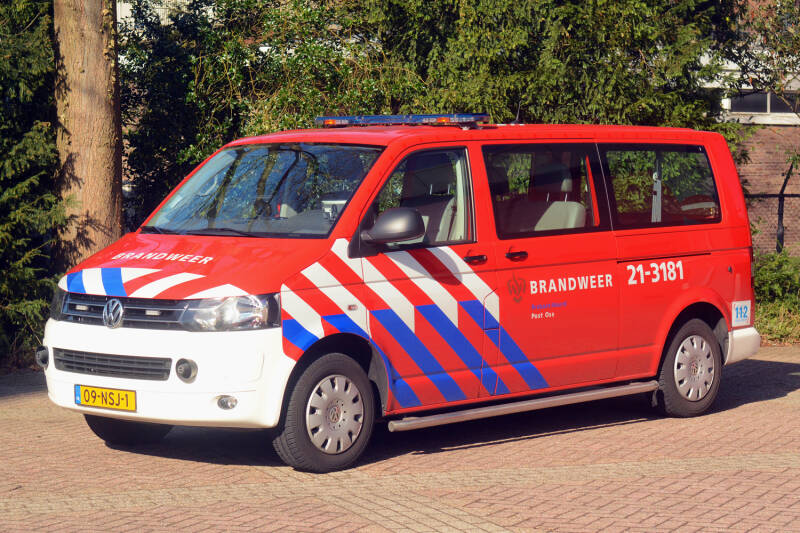 Kenteken: 09-NSJ-1 Roepnummer: 80-781 > 21.3181 Type voertuig: DB Merk &amp; Type: Volkswagen Transporter T5-Kombi 1,9TDi Opbouw: Bouwjaar: 2010 In dienst: 2010 Uit dienst: