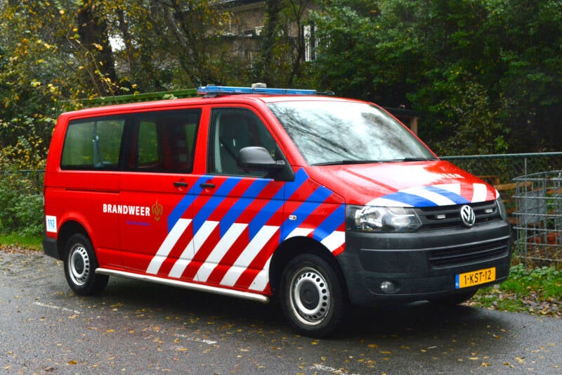 Kenteken: 1-KST-12 Roepnummer: Type voertuig: DB Merk &amp; Type: Volkswagen Transporter T5-Kombi 2,0TDi Opbouw: Bouwjaar: 2013 In dienst: 2012 Uit dienst:  Regionaal inzetbaar.  Afkomstig van Katwijk, korps Rijnsburg