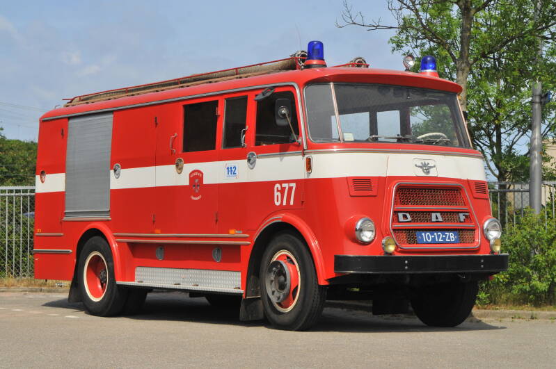 Kenteken: VF-20-50 > 10-12-ZB Roepnummer: 677 Type voertuig: GM10 (LD2000) Merk &amp; Type: DAF A1300BA360 Opbouw: den Hartog-Bikkers Bouwjaar: 1966 In dienst: 1977 Uit dienst: 1998. Opmerkingen: Ombouw uit TS-MD/LD.Thans in bezit Stichting DAF-Voorhout.