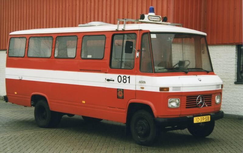 Kenteken: 10-39-SB Roepnummer: 081 Type voertuig: DB. Merk &amp; Type: Mercedes Benz L409B35 Opbouw: Bouwjaar: 1976 In dienst: 1987 Uit dienst: 19..  Regionaal voertuig