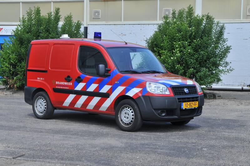 Kenteken: 10-BZ-FF Roepnummer: DA55-1 Type voertuig: PM2 Merk &amp; Type: Fiat Doblo-Cargo 1,3JTD Opbouw: Bouwjaar: 2006 In dienst: 2006 Uit dienst: 2014 Standplaats: Butaanweg