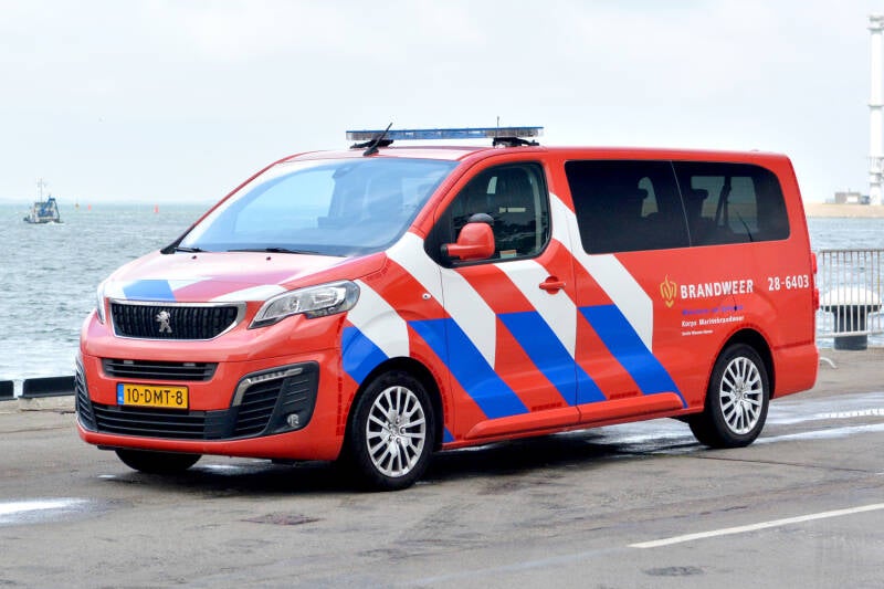 Kenteken: 10-DMT-8 Roepnummer: 28-6403 Type voertuig: DV Merk &amp; Type: Peugeot Expert Opbouw: Bouwjaar: 2021 In dienst: 2021 Uit dienst: Standplaats: den Helder