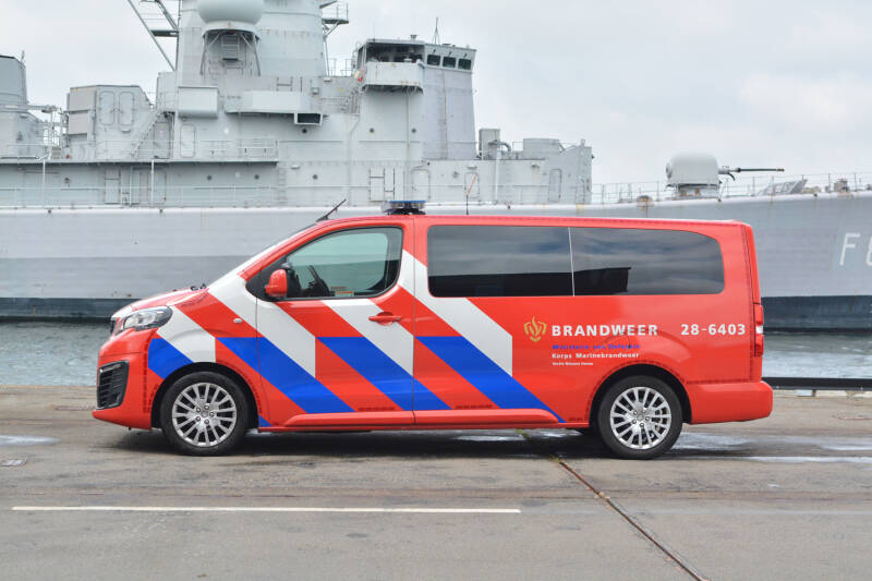 Kenteken: 10-DMT-8 Roepnummer: 28-6403 Type voertuig: DV Merk &amp; Type: Peugeot Expert Opbouw: Bouwjaar: 2021 In dienst: 2021 Uit dienst: Standplaats: den Helder