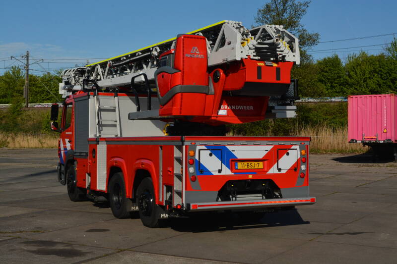 Kenteken: 11-BSJ-7 Roepnummer: 16-4152 Type voertuig: AL-K30 Merk &amp; Type: Mercedes Benz 1630F46[Atego] Opbouw: Hilton-Magirus Bouwjaar: 2021 In dienst: 2021