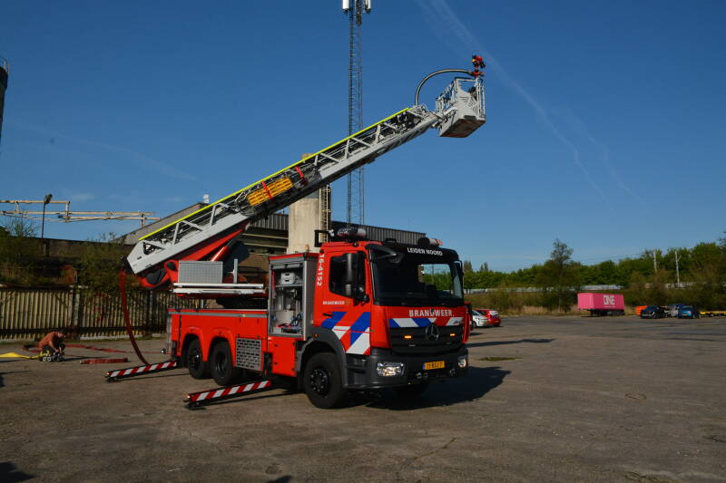 Kenteken: 11-BSJ-7 Roepnummer: 16-4152 Type voertuig: AL-K30 Merk &amp; Type: Mercedes Benz 1630F46[Atego] Opbouw: Hilton-Magirus Bouwjaar: 2021 In dienst: 2022