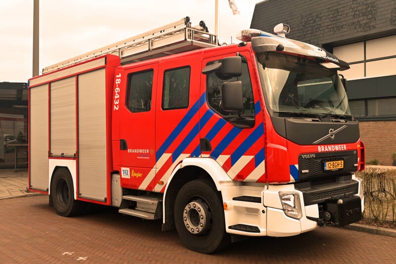 Kenteken: 12-BGH-5 Roepnummer: 18-6432 Type voertuig: TS7 LD3000 HD265 T3000 Merk &amp; Type: Volvo FE320 Opbouw: Ziegler Brandweertechniek Bouwjaar: 2015 In dienst: 2020 Uit dienst :  