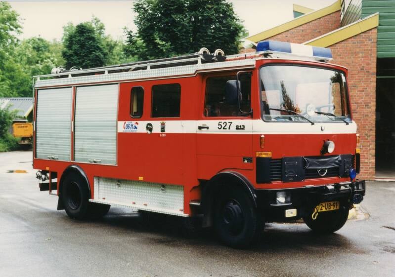 Kenteken: 12-UB-91 Roepnummer: 527 Type voertuig: TS9 LD2000 H250 T1100/250 Merk &amp; Type: Mercedes Benz LPF913-36 Opbouw: van Bergen-Bachert Bouwjaar: 1980 In dienst: 1980 Uit dienst: 1998