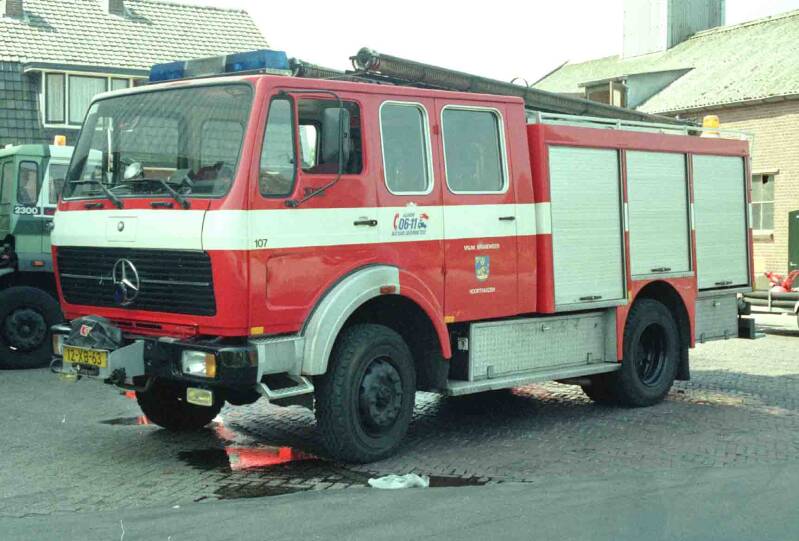 Kenteken: 12-XB-63 Roepnummer: 218 > 107 Type voertuig: TS9 LD2800 HD280 T2800 Merk &amp; Type: Mercedes Benz 1017AF36 Opbouw: den Hartog-Ziegler Bouwjaar: 1980 In dienst: 1980 Uit dienst: 1999