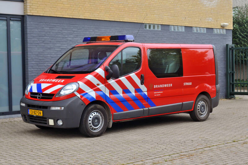 Kenteken: 13-BZ-SN Roepnummer: STR668 > 23-5401 Type voertuig: PM6 Merk &amp; Type: Opel Vivaro 2,5DTi-Crewcab Opbouw: Bouwjaar: 2006 In dienst: 2006 Uit dienst: 2016