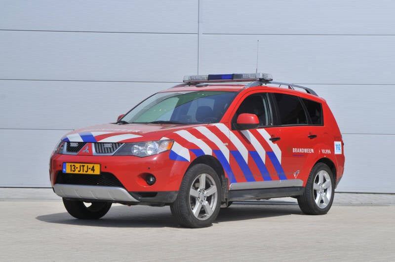 Kenteken: 13-JTJ-4 Roepnummer: VL996 > 23-3291 Type voertuig: DAT-OVD Merk &amp; Type: Mitsubishi Outlander 2,4 Opbouw: Visser Bouwjaar: 2009 In dienst: 2009 Uit dienst: 2017. Regionaal voertuig