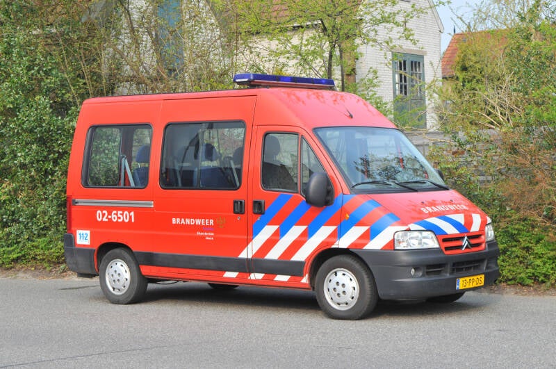 Kenteken: 13-PP-DS Roepnummer: 02-6501 Type voertuig: DB-K Merk &amp; Type: Citroën Jumper 33-2,8HDi-Combi Opbouw: Bouwjaar: 2004 In dienst: 2004 Uit dienst: 2012.  Naar brandweer Sint Nicolaasga.