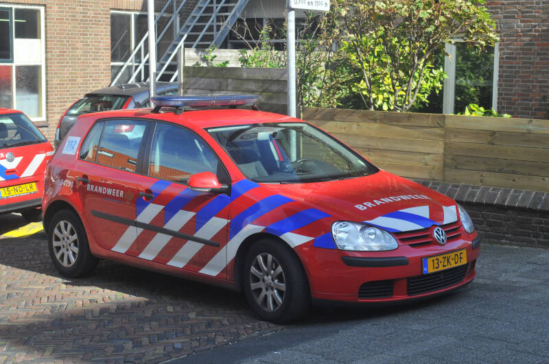 Kenteken: 13-ZK-DF Roepnummer: 54-198 > 12-1298 Type voertuig: DA Merk &amp; Type: Volkswagen Golf 1,9TDi Opbouw: Bouwjaar: 2008 In dienst: 2008 Uit dienst: 2019 Standplaats: Hoofddorp.   Sinds 2011 DA postcommandanten district-oost Kennemerland.