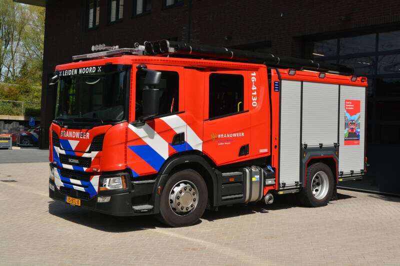 Kenteken: 15-BTL-8 Roepnummer: 16-4130 Type voertuig: TS7 LD3000 HD400 T2000 Merk &amp; Type: Scania P320B4x2NZ31L Opbouw: Kenbri-Rosenbauer Bouwjaar: 2022 In dienst: 2022 Uit dienst: Standplaats: Leiden - Noord