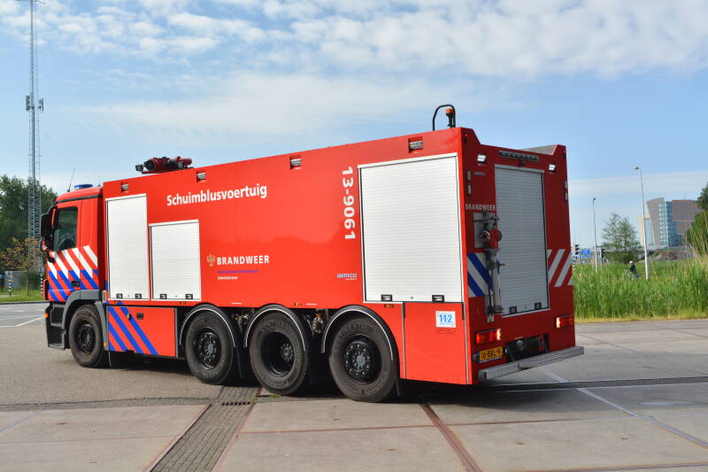 Kenteken: 16-BBL-9 Roepnummer: (643) 13-9361 Type voertuig: SB2 LD15000 T11000/1500 Merk &amp; Type: Mercedes Benz 3560F58(8x2/6)[Actros] Opbouw: Gemco Bouwjaar: 2013 In dienst: 2013 Uit dienst: