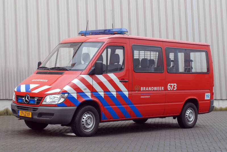 Kenteken: 17-LZ-XF Roepnummer: 46-673  Type voertuig: DB Merk &amp; Type: Mercedes Benz 311CDi35[Sprinter] Opbouw: Bouwjaar: 2003 In dienst: 2003 Uit dienst: 2013