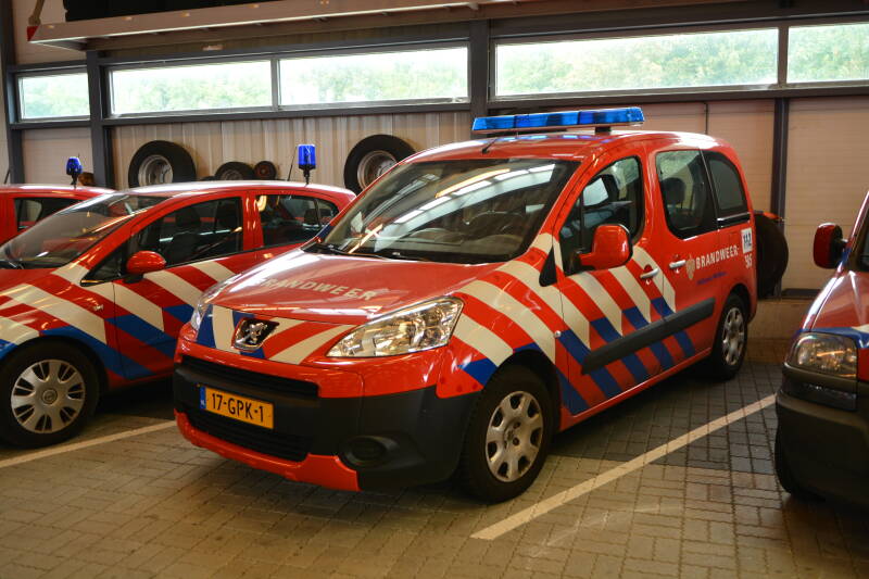 Kenteken: 17-GPK-1 Roepnummer: 505 Type voertuig: DA Merk &amp; Type: Peugeot Partner-Stationwagen 1,6 Opbouw: Bouwjaar: 2008 In dienst: 2008 Uit dienst: 2020