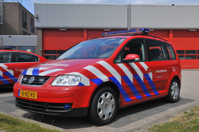 Kenteken: 18-NZ-RX Roepnummer: 693 Type voertuig: DA-OD Merk &amp; Type: Volkswagen Touran TDi Opbouw: Bouwjaar: 2004 In dienst: 2004 Uit dienst: 2010. 