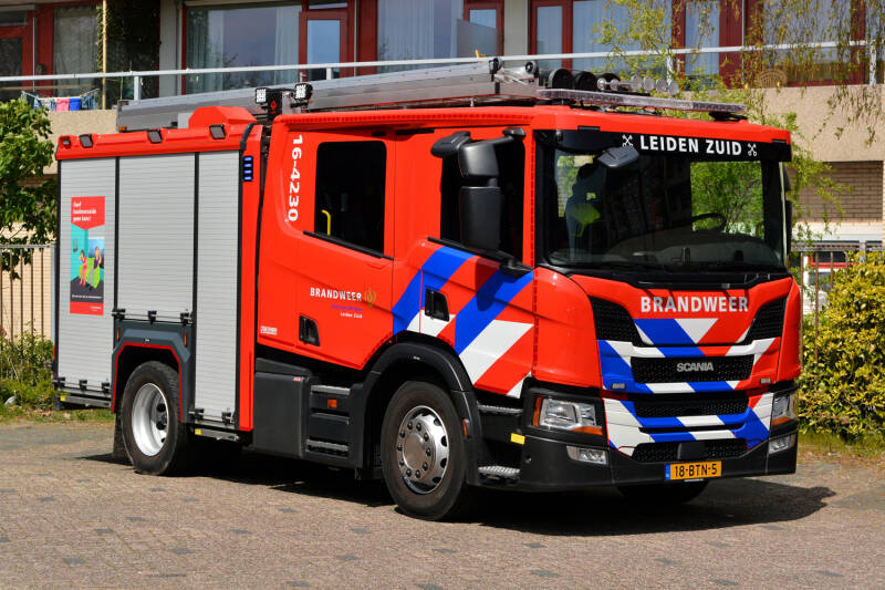 Kenteken: 18-BTN-5 Roepnummer: 16-4230 Type voertuig: TS7 LD3000 HD400 T2000 Merk &amp; Type: Scania P320B4x2NZ31L Opbouw: Kenbri-Rosenbauer Bouwjaar: 2022 In dienst: 2022 Uit dienst: Standplaats: Leiden - Zuid