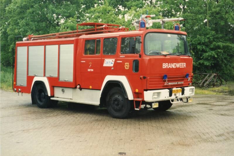 Kenteken: 18-DB-79 Roepnummer: 643 Type voertuig: TS9LD 2700 HD300 T2250 / 250 Merk &amp; Type: Magirus Deutz 170D11F/ Opbouw: Motorkracht-Magirus Bouwjaar: 1977 In dienst: 1977 Uit dienst: 1997