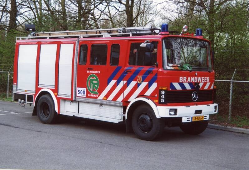 Kenteken: 18-XB-61 Roepnummer: 945 Type voertuig: TS9 LD2400 HD240 T1500/150 Merk &amp; Type: Mercedes Benz LPF913-36 Opbouw: Doeschot-Rosenbauer Bouwjaar: 1980 In dienst: 2000 Uit dienst: 2006 Standplaats: Renkum
