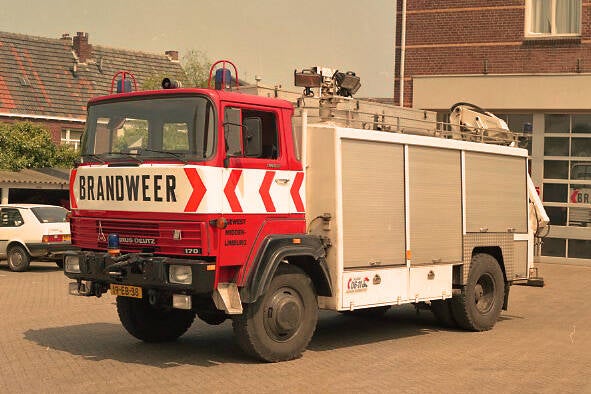 Kenteken: 19-EB-38 Roepnummer: 871 Type voertuig: HV-1 Merk &amp; Type: Magirus Deutz 170D11FA Opbouw: Motorkracht-Atlas Bouwjaar: 1977 In dienst: 1977 Uit dienst: 1995 Standplaats: Roermond