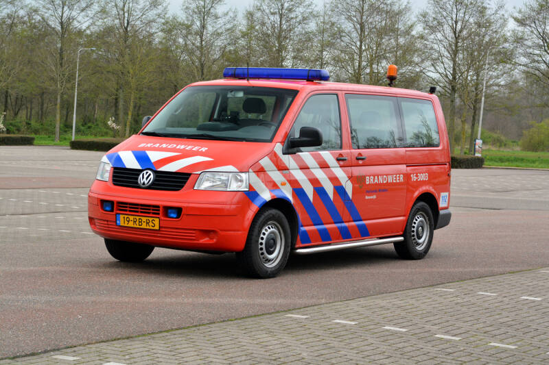 Kenteken: 19-RB-RS Roepnummer: 62-691 > 16-3003 Type voertuig: DB-K Merk &amp; Type: Volkswagen Transporter T5-Kombi 2,5TDi Opbouw: Bouwjaar: 2005 In dienst: 2005 Uit dienst: 2016