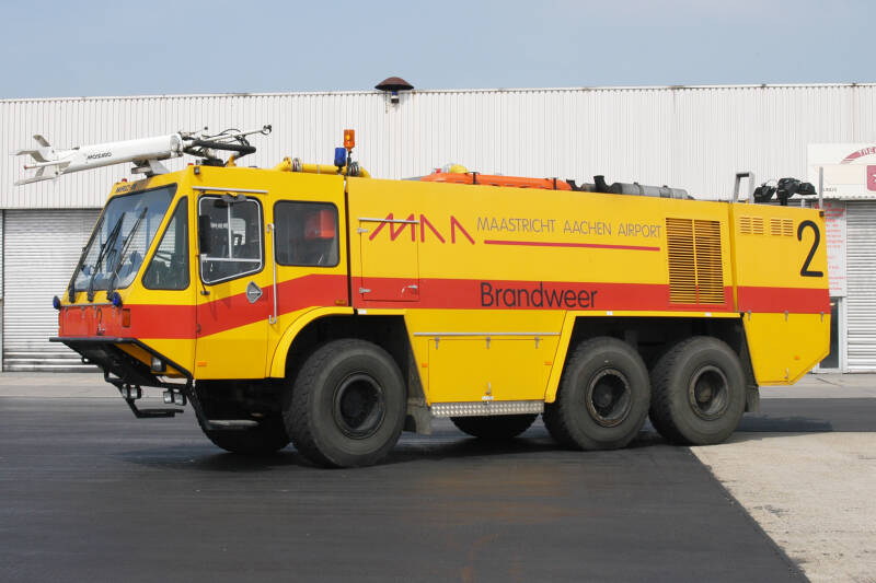 Kenteken: Roepnummer: 92-002 Type voertuig: CT2 LD5000 T10000/1200 P250 H50 Merk &amp; Type: MAC-11 Opbouw: Saval-Kronenburg Bouwjaar: 1990 In dienst: 1990 Uit dienst: 2011 Standplaats: Beek