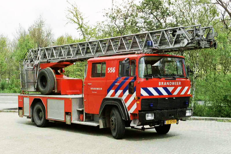 Kenteken: 20-57-EB Roepnummer: 555 > 556 Type voertuig: AL-K30 Merk &amp; Type: Magirus-Deutz-170D13F Opbouw: Magirus Bouwjaar: 1975 In dienst: 1991 Uit dienst: 2007. Opmerkingen: Overgenomen van brandweer Rijswijk.