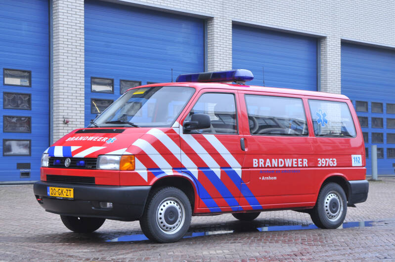 Kenteken: 20-GK-ZT Roepnummer: 39-763 Type voertuig: PM4-MOB Merk &amp; Type: Volkswagen Transporter T4TDi-Kombi Opbouw: Bouwjaar: 2001 In dienst: 2001 Uit dienst: 2009