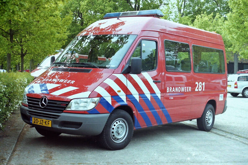 Kenteken: 20-JZ-KF Roepnummer: 281 Type voertuig: DB9 Merk &amp; Type: Mercedes Benz 311CDi35[Sprinter] Opbouw: Bouwjaar: 2003 In dienst: 2003 Uit dienst: 2009