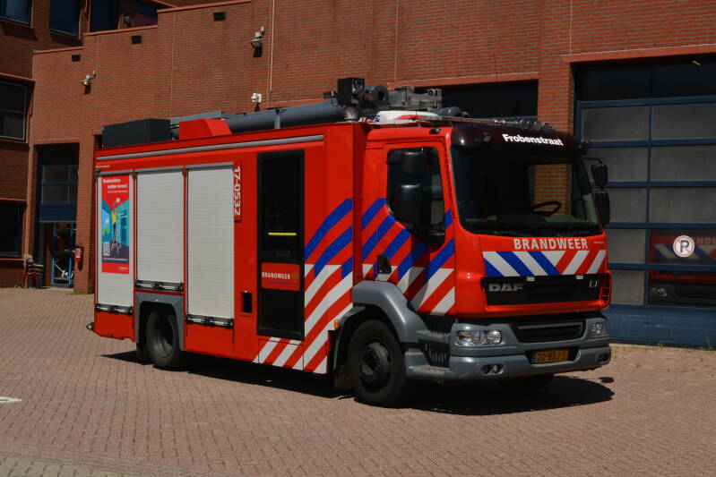 Kenteken: 20-BDJ-3 Roepnummer: TS22-3 > 17-0532 Type voertuig: TS7 LD3250 HD250 T2000/200 Merk &amp; Type: DAF FF.LF55.280 Opbouw: Gemco-Godiva Bouwjaar: 2014 In dienst: 2014 Uit dienst: Standplaats: Rotterdam-Frobenstraat.   v/m district Noord > cluster Zest