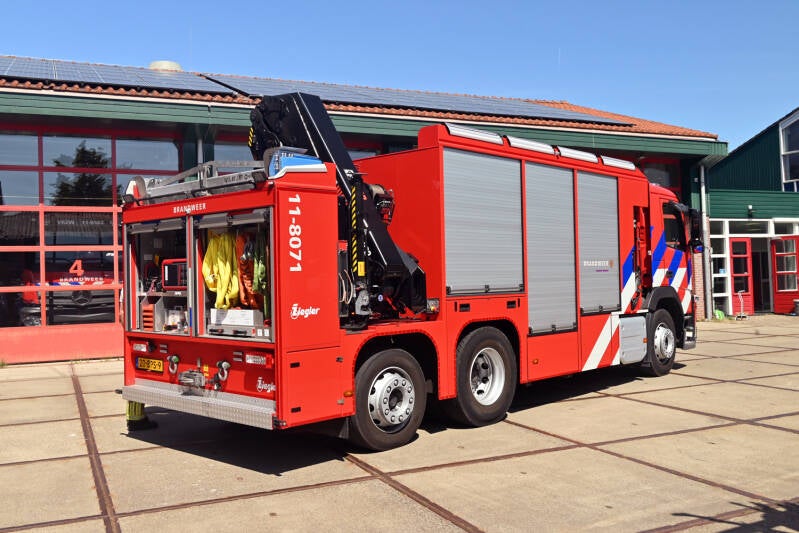 Kenteken: 20-BPS-9 Roepnummer: 11-8071 Type voertuig: HV-KR Merk &amp; Type: Volvo FM380(6x2) Opbouw: Ziegler Brandweertechniek-Hiab Bouwjaar: 2020 In dienst: 2020 Uit dienst: