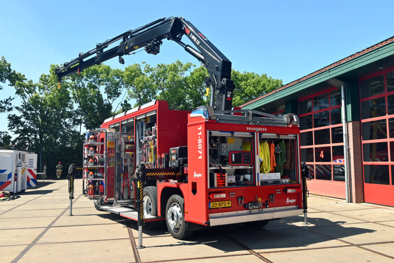 Kenteken: 20-BPS-9 Roepnummer: 11-8071 Type voertuig: HV-KR Merk &amp; Type: Volvo FM380(6x2) Opbouw: Ziegler Brandweertechniek-Hiab Bouwjaar: 2020 In dienst: 2020 Uit dienst: