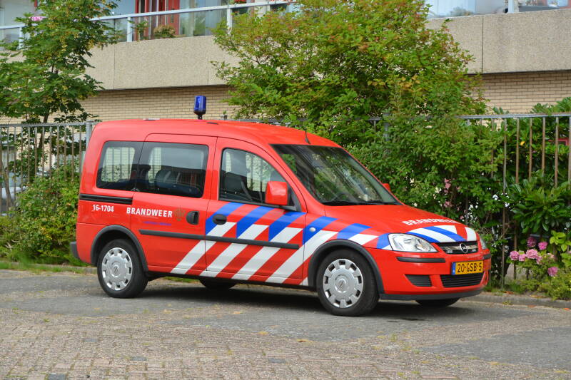 Kenteken: 20-GSB-5 Roepnummer: 202 > 16-1704 Type voertuig: DA Merk &amp; Type: Opel Combo-CDTi Opbouw: Bouwjaar: 2008 In dienst: 2008 Uit dienst: