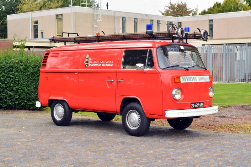 Kenteken: 21-69-MB Roepnummer: Type voertuig: PM3 (MSD-LD1600) Merk &amp; Type: Volkswagen Transporter T2-Bestel Opbouw: (Ziegler) Bouwjaar: 1974 In dienst: 20Tbv personeelsvereniging, overgenomen van lijmfabriek Scholten Veendam, ex AVEBE - de Krim.