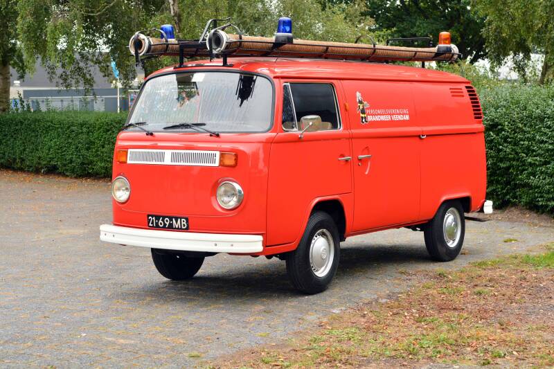 Kenteken: 21-69-MB Roepnummer: Type voertuig: PM3 (MSD-LD1600) Merk &amp; Type: Volkswagen Transporter T2-Bestel Opbouw: (Ziegler) Bouwjaar: 1974 In dienst: 20Tbv personeelsvereniging, overgenomen van lijmfabriek Scholten Veendam, ex AVEBE - de Krim.