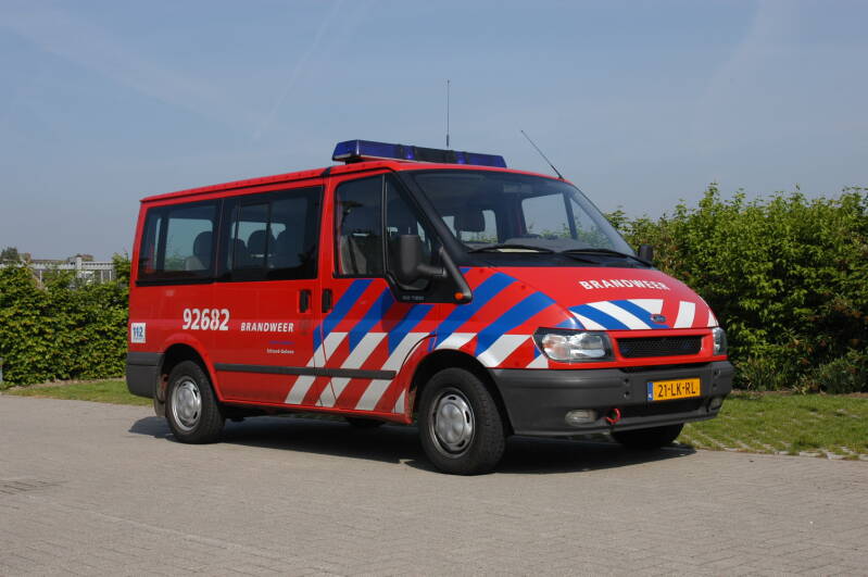 Kenteken: 21-LK-RL Roepnummer: 92-682 Type voertuig: DB-K Merk &amp; Type: Ford Transit Tourneo 100T300 2.0D Opbouw: Bouwjaar: 2003 In dienst: 2003 Uit dienst: 2014 Standplaats: Born