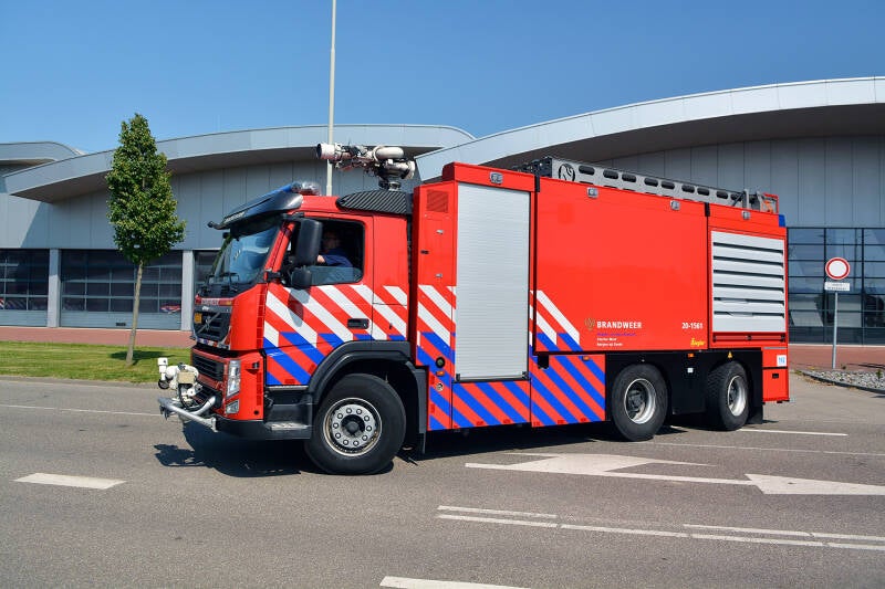 Kenteken: 21-BBS-6 Roepnummer: 20-7263 > 20-1561 Type voertuig: SB2 LD12000 T12000/1000 Merk &amp; Type: Volvo FM.500(6x4) Opbouw: Ziegler Brandweertechniek Bouwjaar: 2013 In dienst: 2013 Uit dienst: