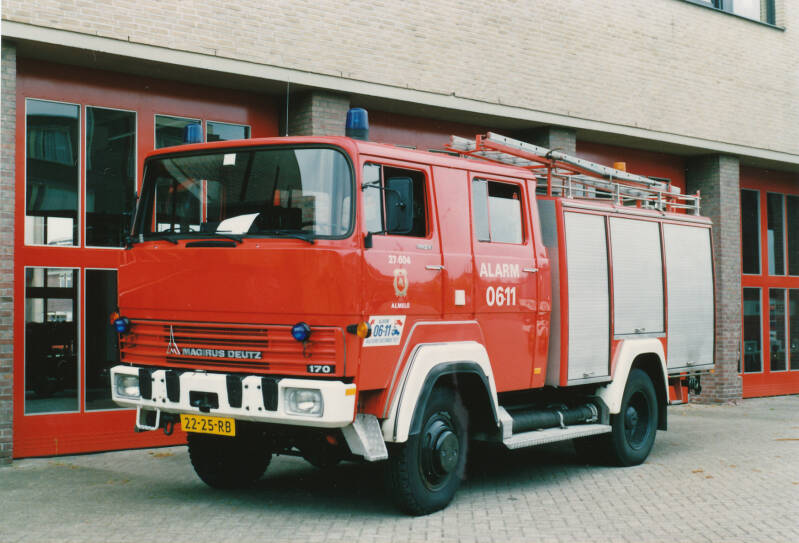 Kenteken: 22-25-RB Roepnummer: 27-604 > 27-604 Type voertuig: TS8 MD/LD2800 T2400 Merk &amp; Type: Magirus Deutz 170D11F Opbouw: Motorkracht-Magirus Bouwjaar: 1976 In dienst: 1976 Uit dienst: 1994